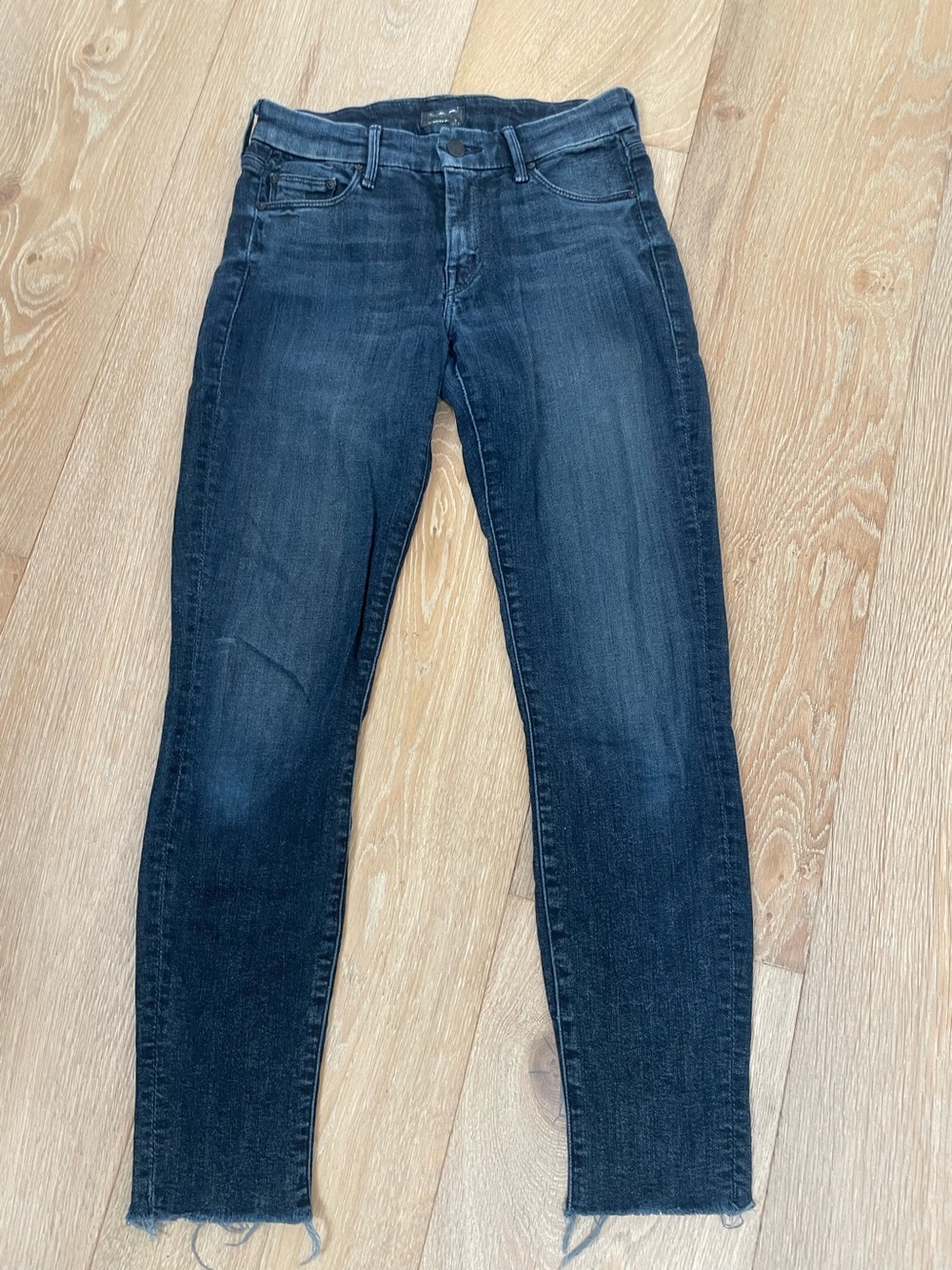 Mother Dark Wash  Film at 11 Women's looker ankle fray size 26